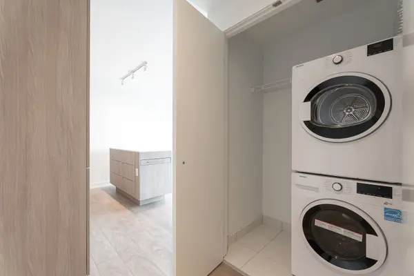 28 Ann ST #916, Mississauga, ON L5G 0E1