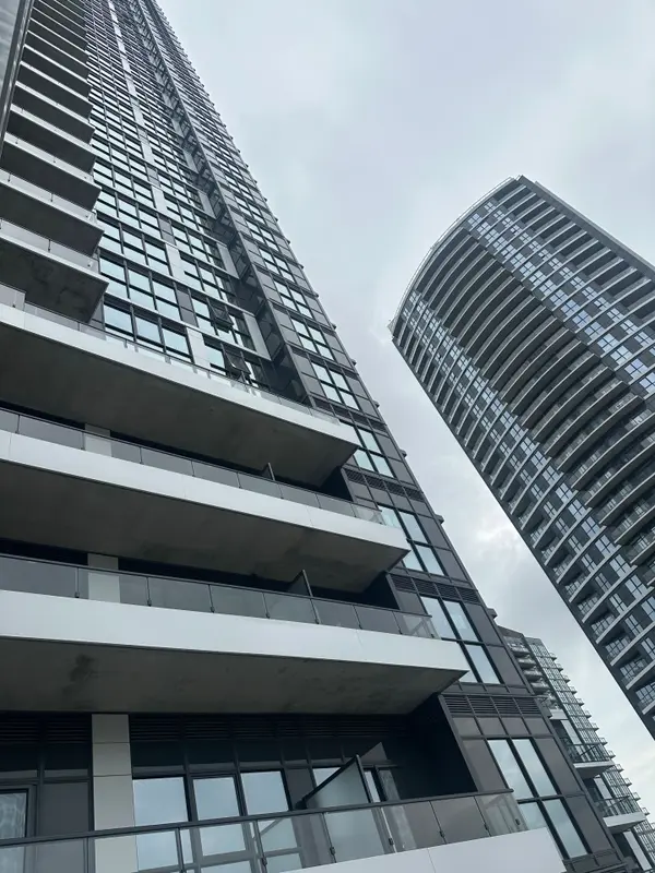 15 Watergarden DR #315, Mississauga, ON L5R 0H4