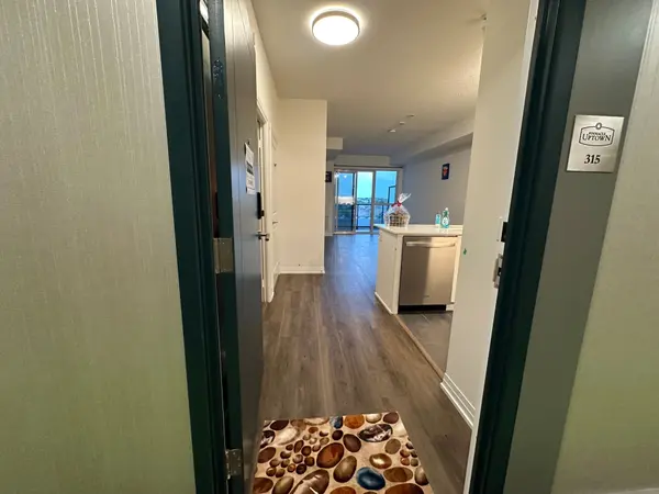 15 Watergarden DR #315, Mississauga, ON L5R 0H4