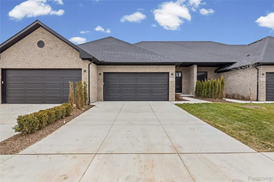 21955 Deer Brook DR #3, Southfield, MI 48075