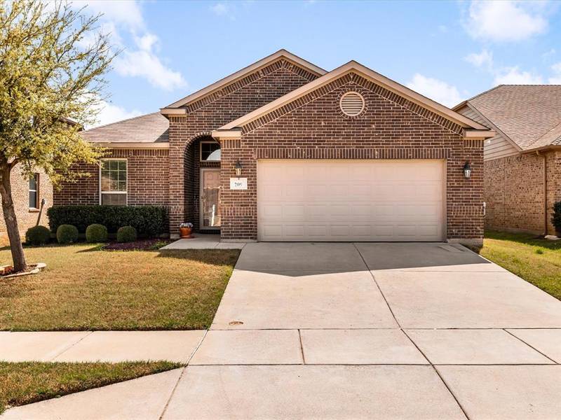 209 Emerald Creek Drive, Fort Worth, TX 76131