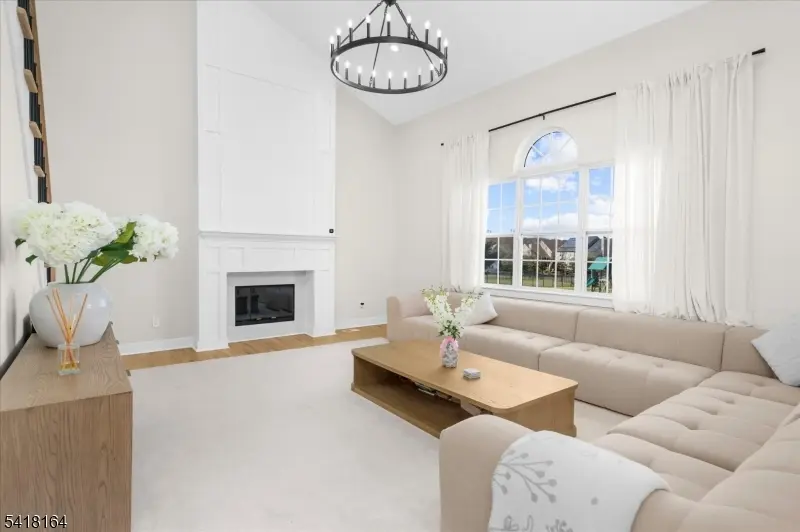 86 Treetops Cir, Franklin Twp., NJ 08540