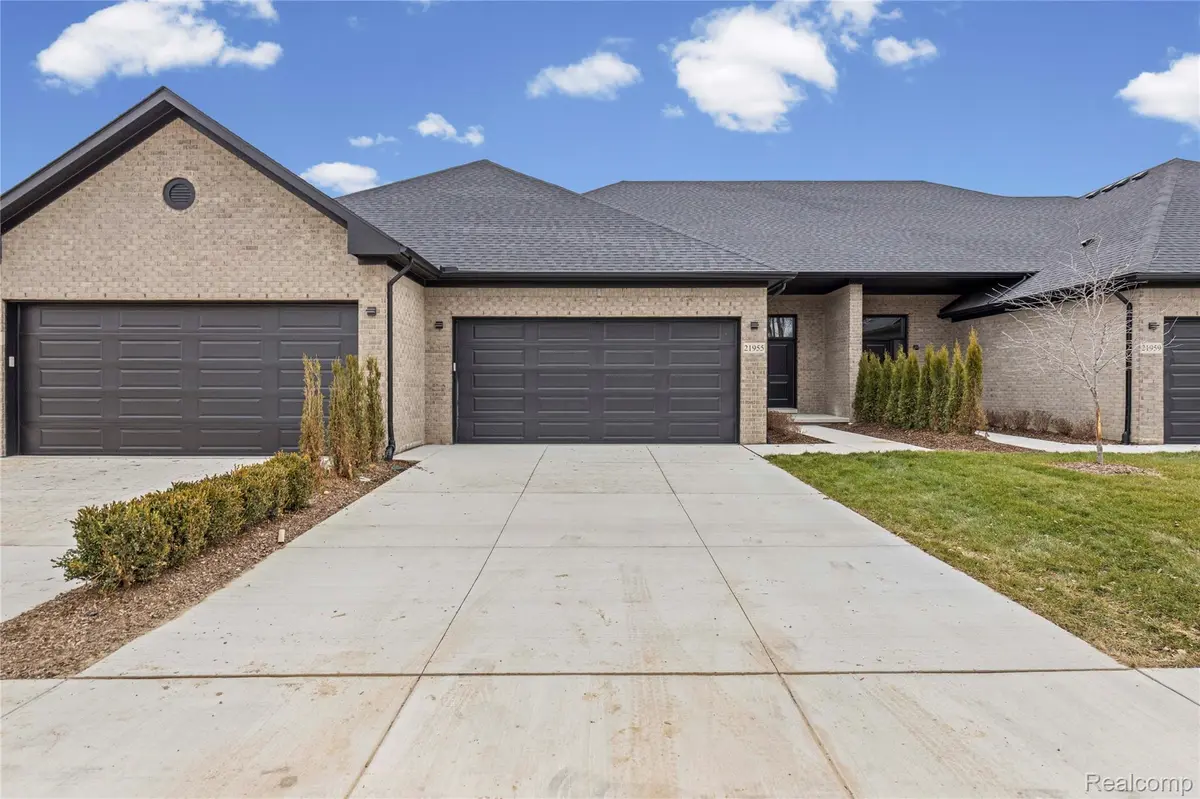21955 Deer Brook DR #3, Southfield, MI 48075