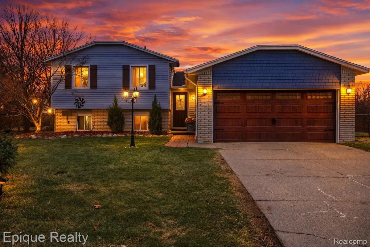 5013 Gardner ST E, Sterling Heights, MI 48310