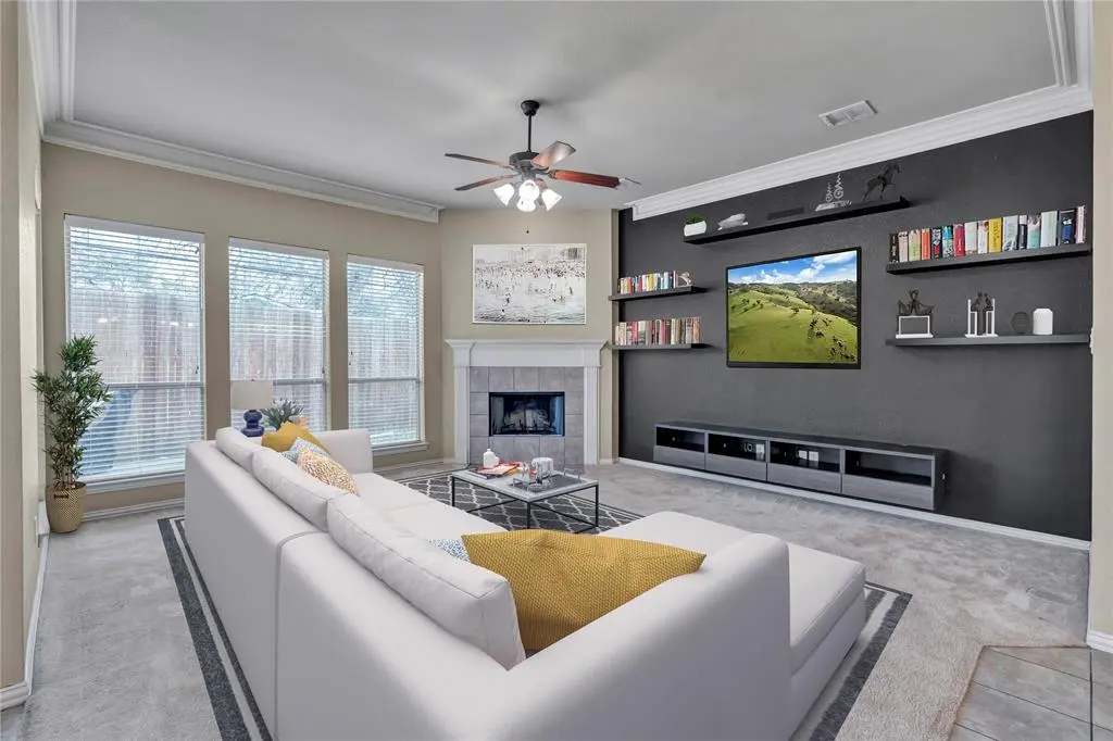 716 Crestridge Circle, Euless, TX 76040