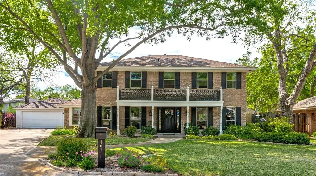 1911 Lakeside Drive, Arlington, TX 76013