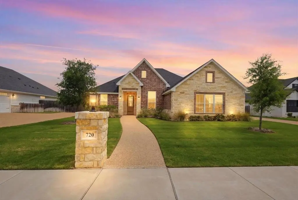 720 Whirlaway Road, Hewitt, TX 76643