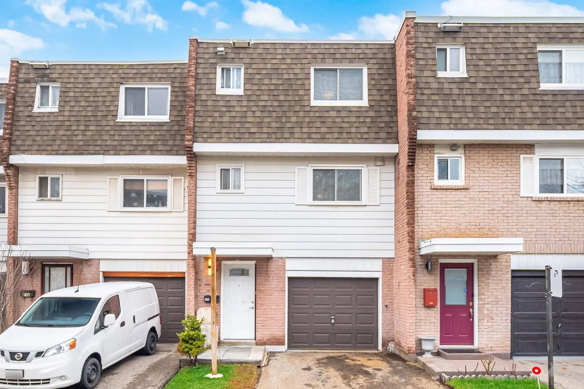 830 Westlock RD #20A, Mississauga, ON L5C 1K6