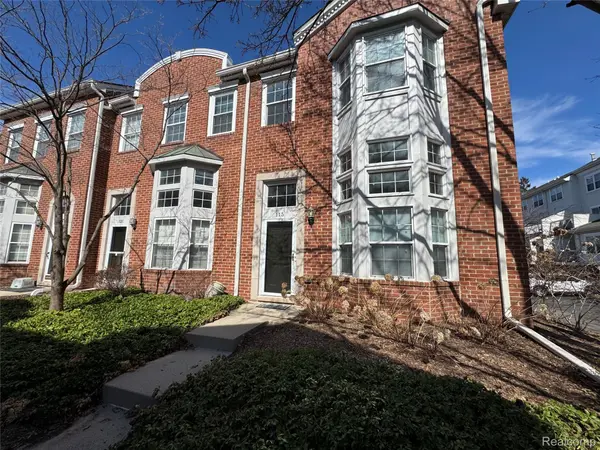 115 N Georgetown SQ #10, Royal Oak, MI 48067