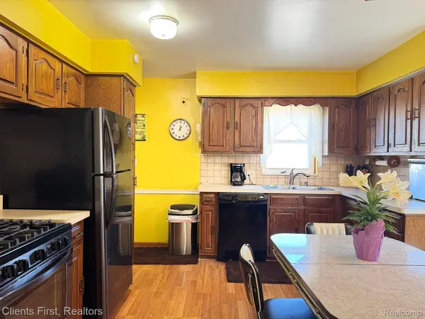 18047 Holland AVE, Eastpointe, MI 48021