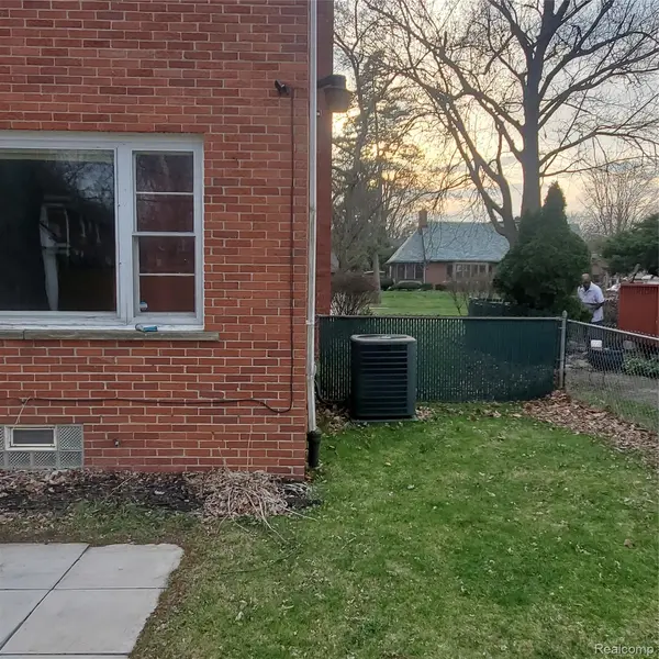 16214 Shaftsbury AVE, Detroit, MI 48219