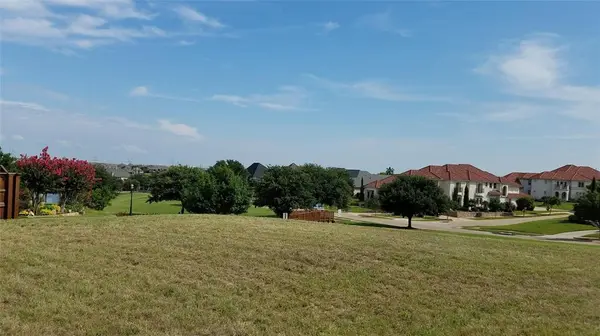 812 Sir Galahad Lane, Lewisville, TX 75056