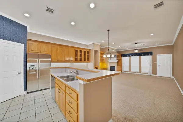 1220 Woodland Park Drive, Hurst, TX 76053