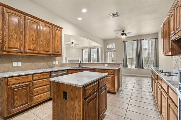 812 Sugar Hill Avenue, Cleburne, TX 76033