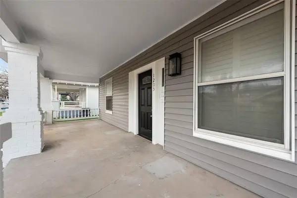 1205 W Arlington Avenue, Fort Worth, TX 76110