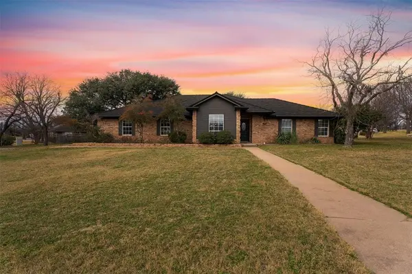 9130 Hanging Moss Drive, Granbury, TX 76049