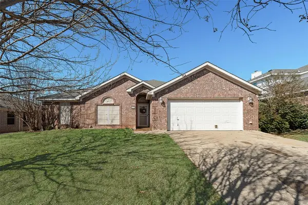 637 Manchester Drive, Mansfield, TX 76063