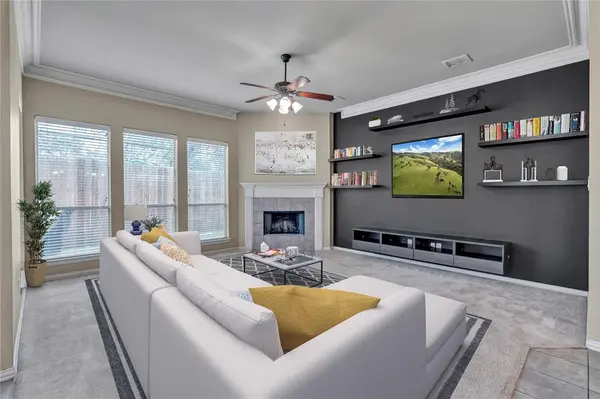 716 Crestridge Circle, Euless, TX 76040