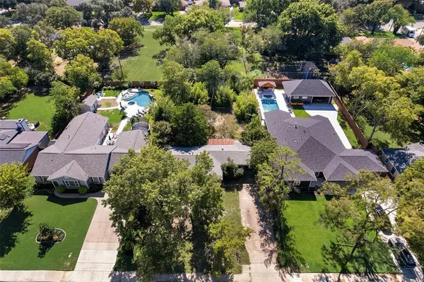 826 E Texas Street, Grapevine, TX 76051