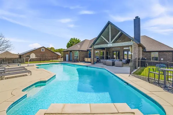 2009 Tree Top Court, Granbury, TX 76049