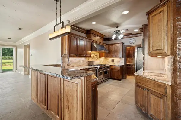 6068 NORTHVIEW Court, Aubrey, TX 76227