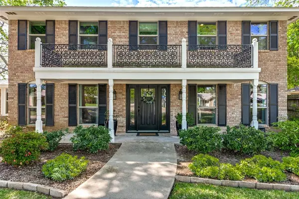 1911 Lakeside Drive, Arlington, TX 76013