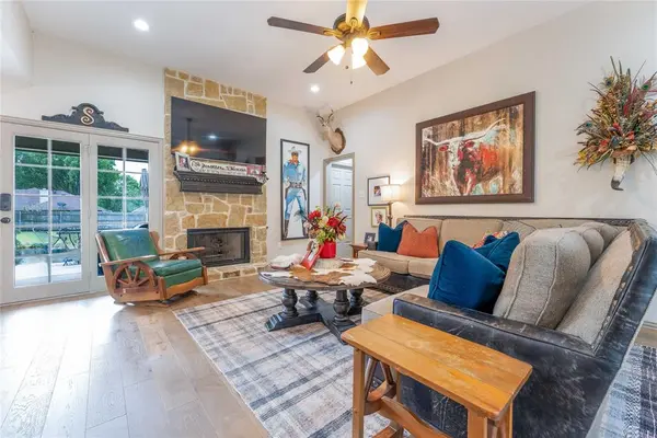 523 W 1st Street, Justin, TX 76247