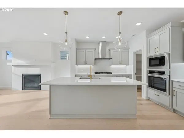 8558 SE Brooks LN, Hillsboro, OR 97123