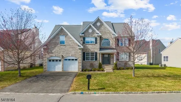 86 Treetops Cir, Franklin Twp., NJ 08540