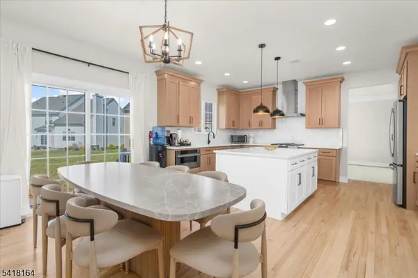 86 Treetops Cir, Franklin Twp., NJ 08540