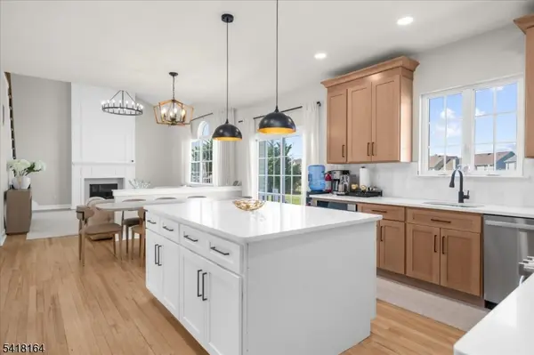 86 Treetops Cir, Franklin Twp., NJ 08540