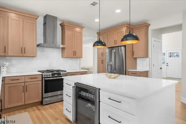 86 Treetops Cir, Franklin Twp., NJ 08540