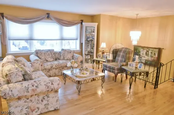 29 Hugenot St, East Hanover Twp., NJ 07936