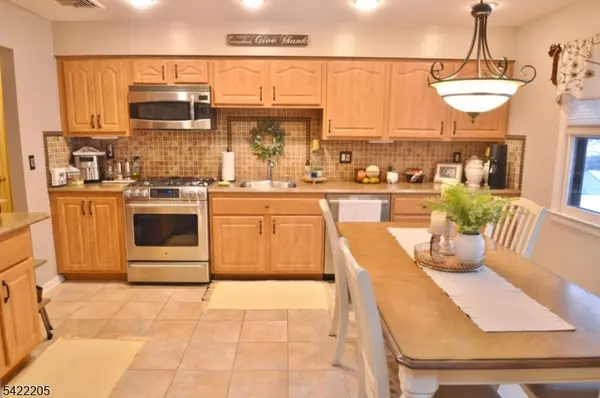 29 Hugenot St, East Hanover Twp., NJ 07936