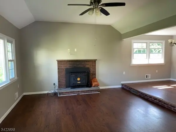 33 Elm Ave, Fanwood Boro, NJ 07023