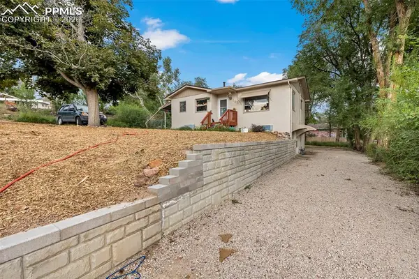 546 W St Vrain ST, Colorado Springs, CO 80905