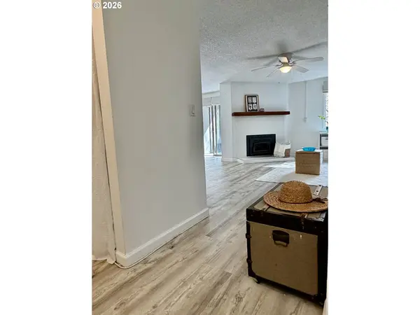 44 EAGLE CREST DR, Lake Oswego, OR 97035