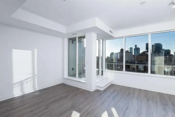 1 Cardiff RD #805, Toronto C10, ON M4P 0G2