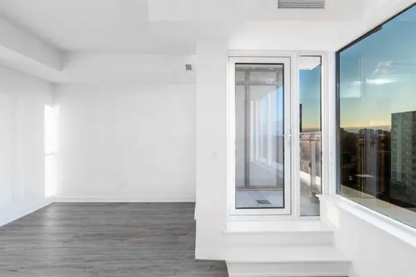 1 Cardiff RD #805, Toronto C10, ON M4P 0G2