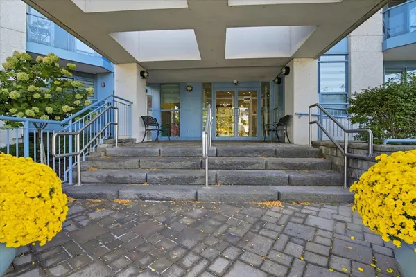 340 Watson ST W #815, Whitby, ON L1N 9G1