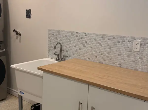 674 Roselawn AVE #Lower, Oshawa, ON L1L 1B2