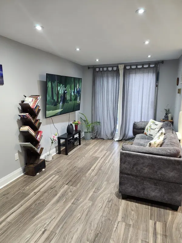 2095 Roche CT #112, Mississauga, ON L5K 2C8