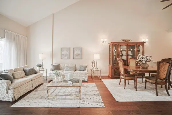 1010 Cristina CT #7, Mississauga, ON L5J 4T7