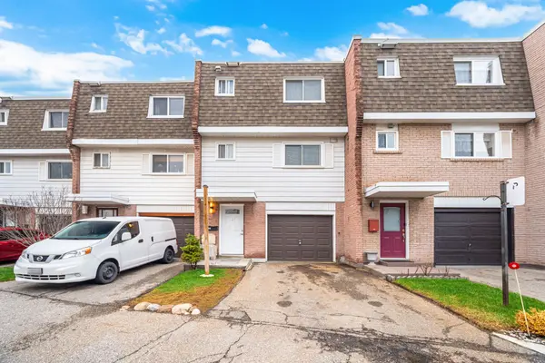 830 Westlock RD #20A, Mississauga, ON L5C 1K6