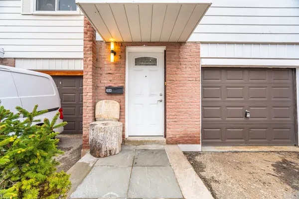 830 Westlock RD #20A, Mississauga, ON L5C 1K6