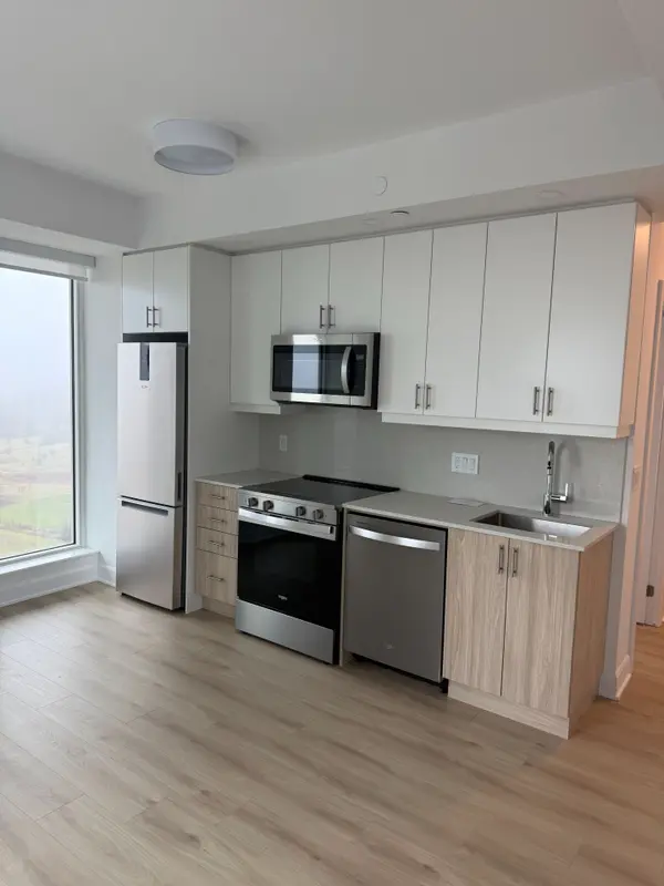 3240 William Coltson AVE #1203, Oakville, ON L6H 8C8