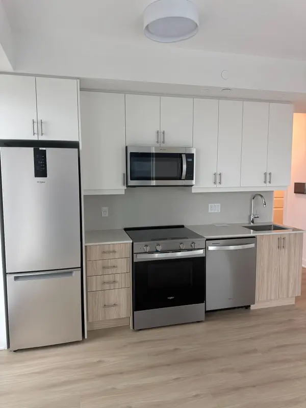 3240 William Coltson AVE #1203, Oakville, ON L6H 8C8