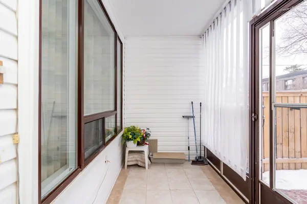 61 Ardglen DR #19, Brampton, ON L6W 1V1