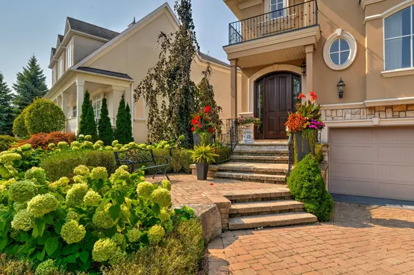 2214 Hampstead RD, Oakville, ON L6H 6Y9