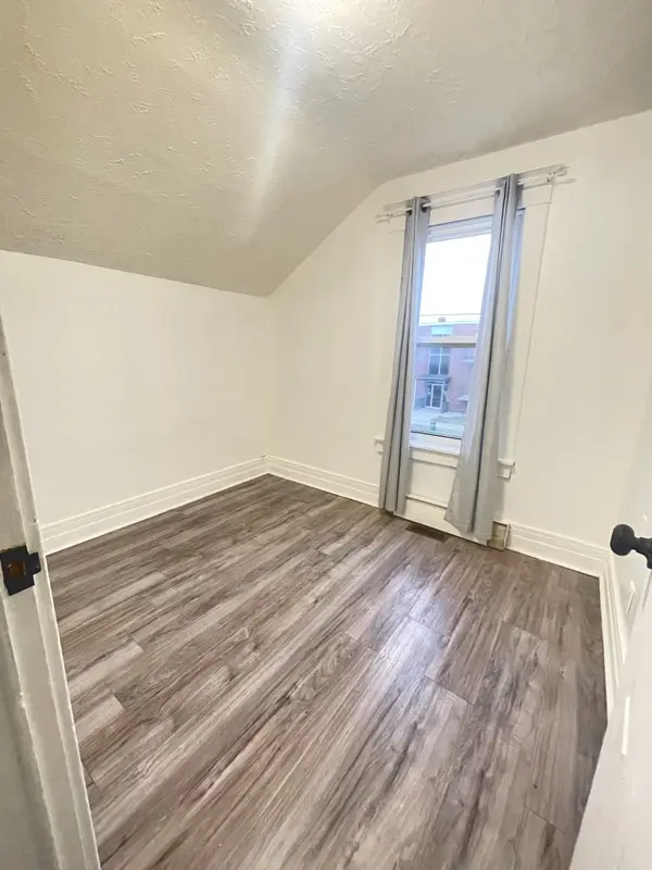 99 Page ST, St. Catharines, ON L2R 4A8